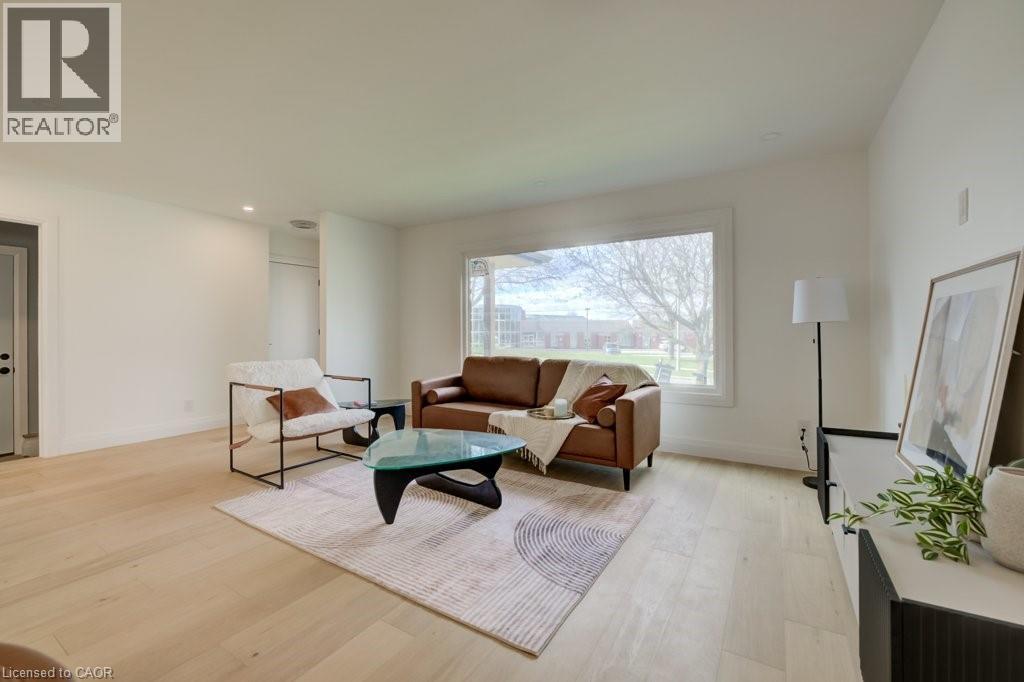328 THE COUNTRY Way, Kitchener, Ontario, N2E2T3 — Photo 13