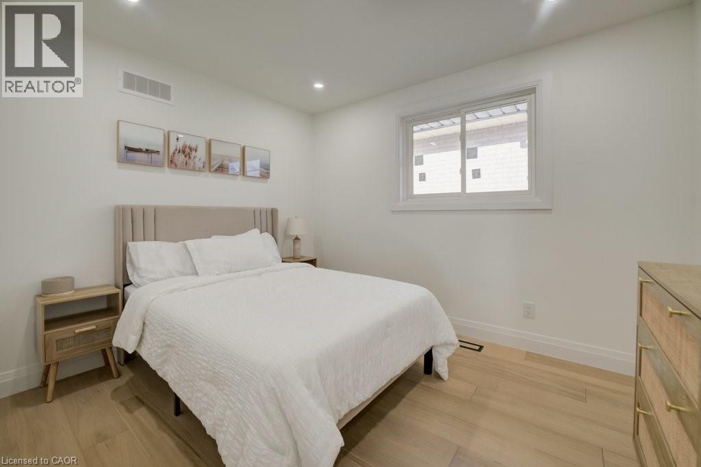 328 THE COUNTRY Way, Kitchener, Ontario, N2E2T3 — Photo 19