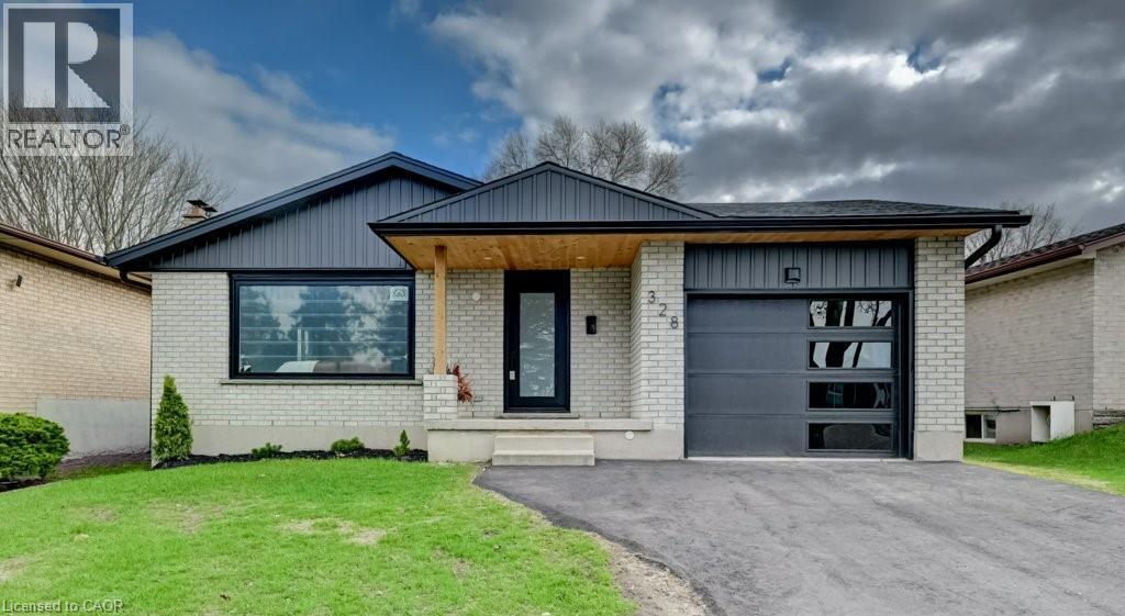 328 THE COUNTRY Way, Kitchener, Ontario, N2E2T3 — Photo 2