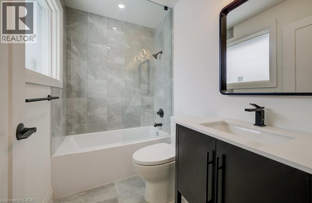 328 THE COUNTRY Way, Kitchener, Ontario, N2E2T3 — Photo 27