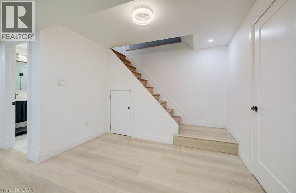 328 THE COUNTRY Way, Kitchener, Ontario, N2E2T3 — Photo 29