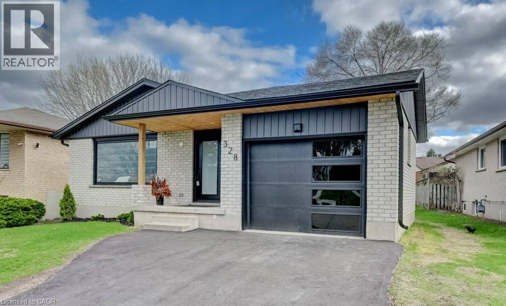 328 THE COUNTRY Way, Kitchener, Ontario, N2E2T3 — Photo 3