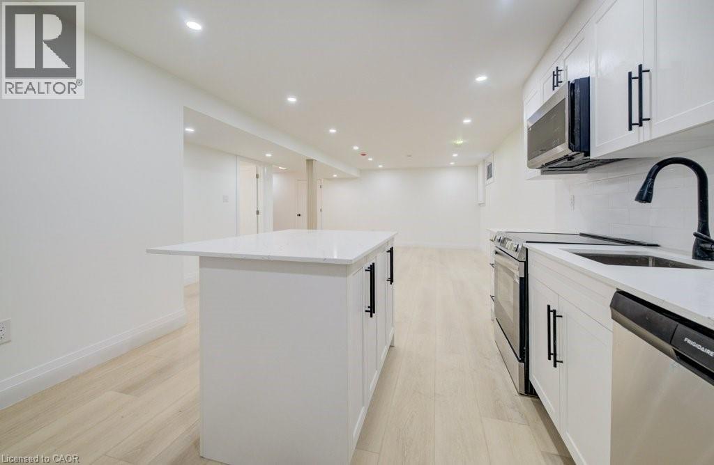 328 THE COUNTRY Way, Kitchener, Ontario, N2E2T3 — Photo 37