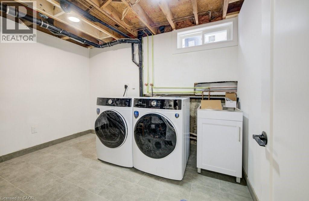 328 THE COUNTRY Way, Kitchener, Ontario, N2E2T3 — Photo 42