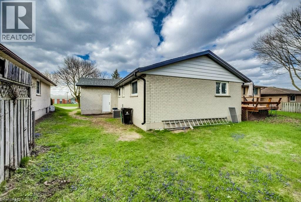 328 THE COUNTRY Way, Kitchener, Ontario, N2E2T3 — Photo 45