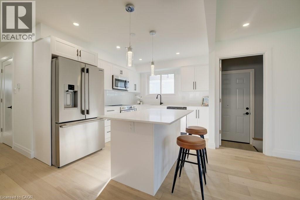 328 THE COUNTRY Way, Kitchener, Ontario, N2E2T3 — Photo 6