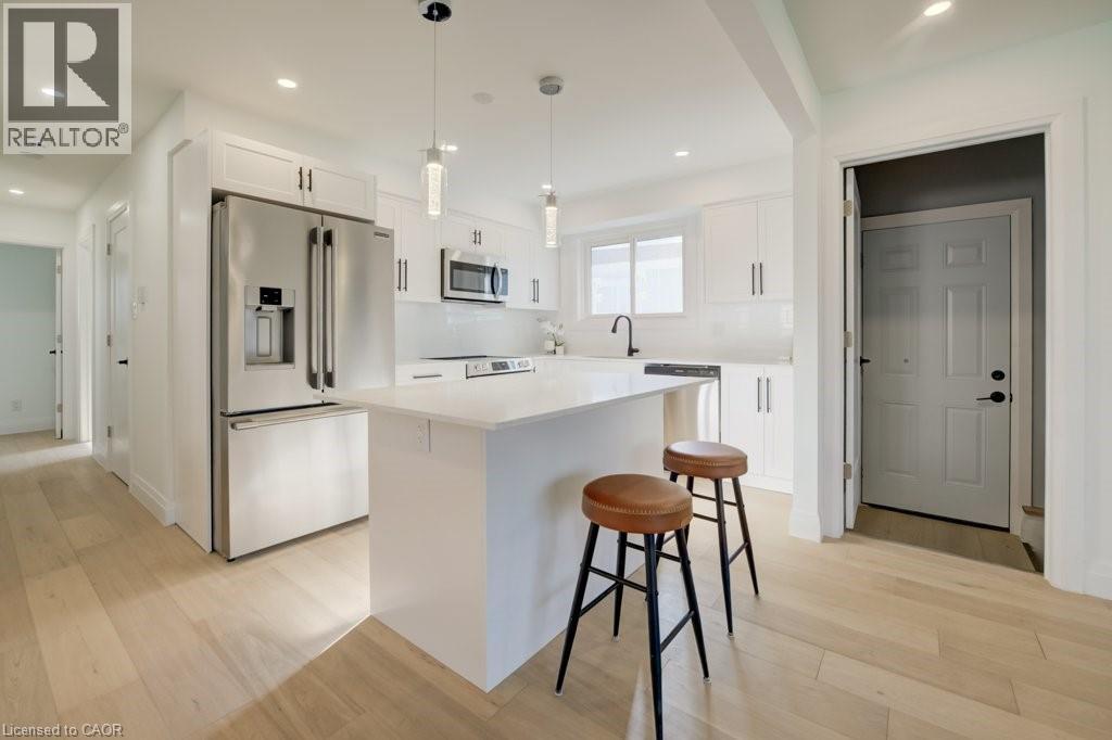 328 THE COUNTRY Way, Kitchener, Ontario, N2E2T3 — Photo 7