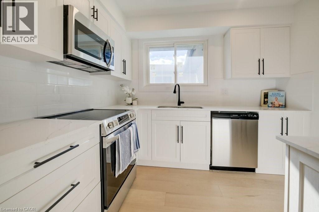 328 THE COUNTRY Way, Kitchener, Ontario, N2E2T3 — Photo 9