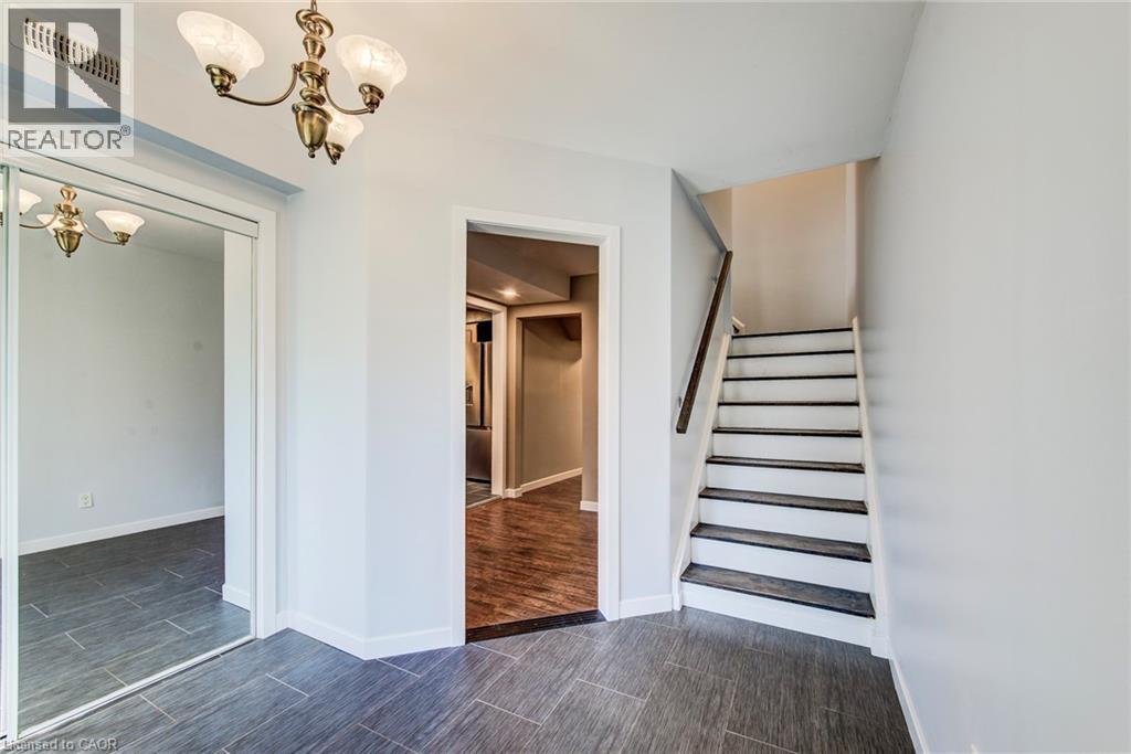 114 DALEGROVE Drive, Kitchener, Ontario, N2M2G5 — Photo 4