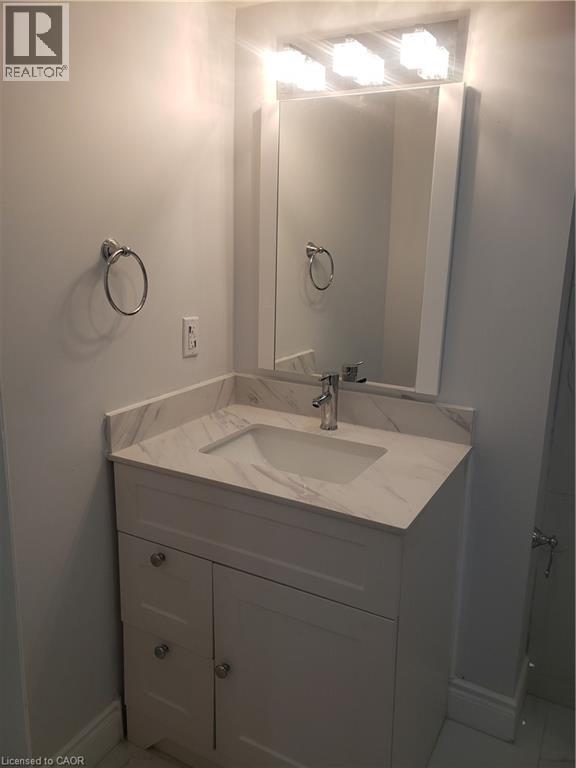 18 FOREST GROVE Lane Unit# Lower, Kitchener, Ontario, N2R0G3 — Photo 8