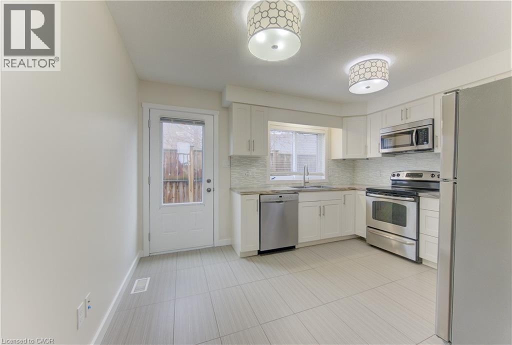 487 EAST Avenue Unit# 2, Kitchener, Ontario, N2H0A8 — Photo 3
