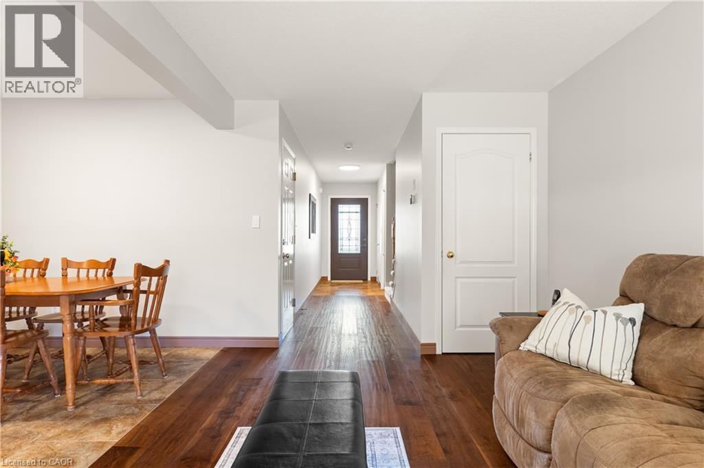 92 SNOWDROP Crescent, Kitchener, Ontario, N2E4G6 — Photo 4