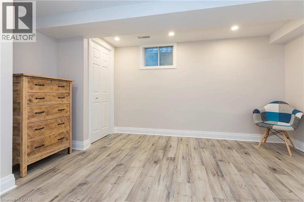 255 YORK Road Unit# LOWER, Dundas, Ontario, L9H1N1 — Photo 13