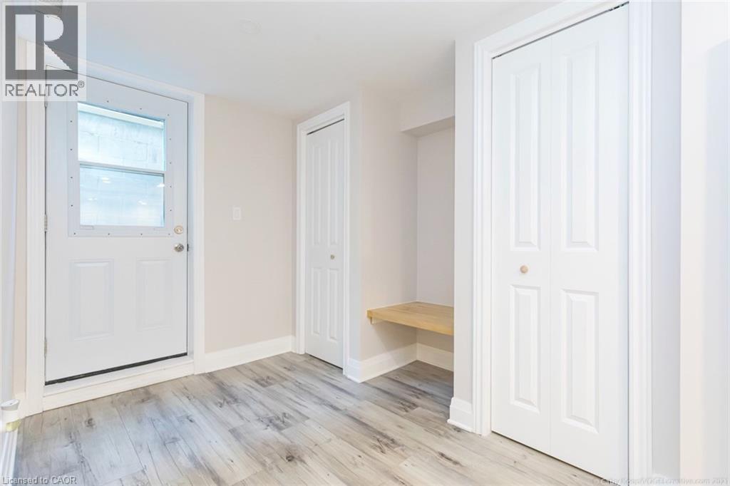255 YORK Road Unit# LOWER, Dundas, Ontario, L9H1N1 — Photo 2