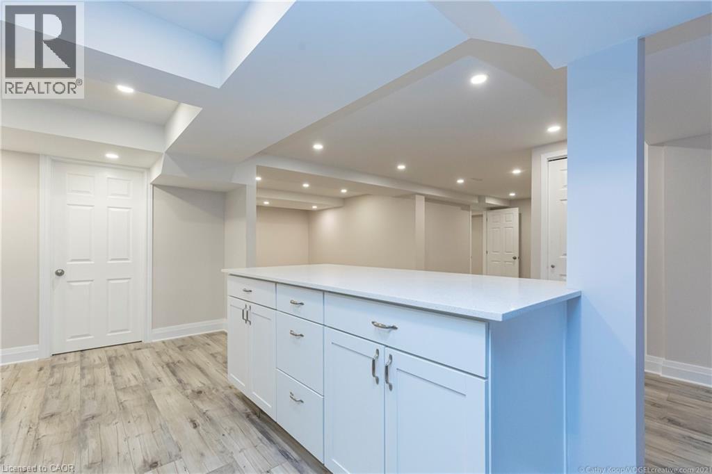 255 YORK Road Unit# LOWER, Dundas, Ontario, L9H1N1 — Photo 3