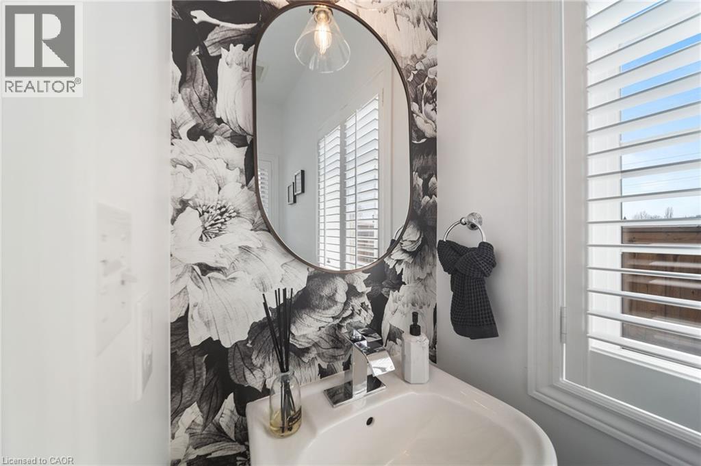 21 MADONNA Drive Unit# 16, Hamilton, Ontario, L9H0H1 — Photo 9