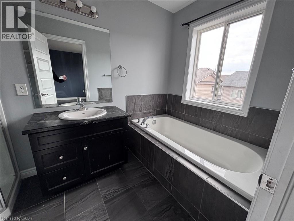 71 FAIRGROUNDS Drive, Binbrook, Ontario, L0R1C0 — Photo 16