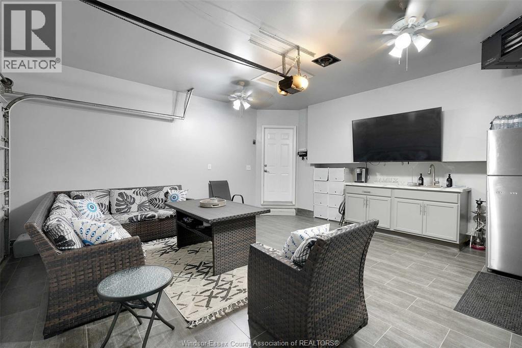 4596 FONTANA AVENUE, Windsor, Ontario, N9G3C8 — Photo 10