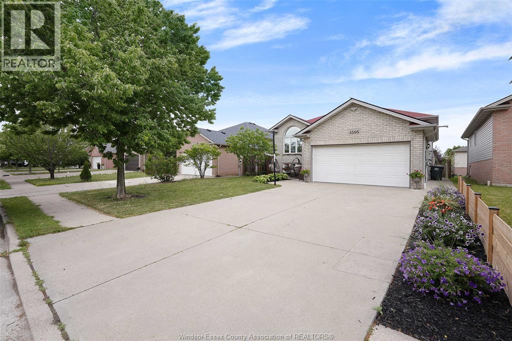 4596 FONTANA AVENUE, Windsor, Ontario, N9G3C8 — Photo 2