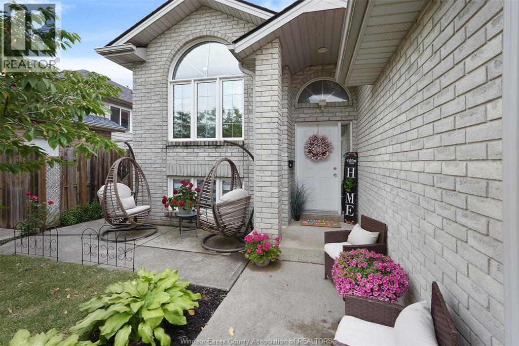 4596 FONTANA AVENUE, Windsor, Ontario, N9G3C8 — Photo 3
