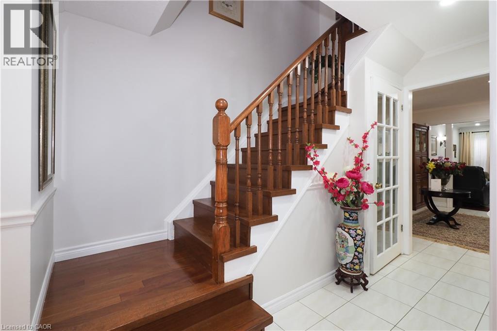 89 LYNNHAVEN Court, Kitchener, Ontario, N2M5L8 — Photo 4