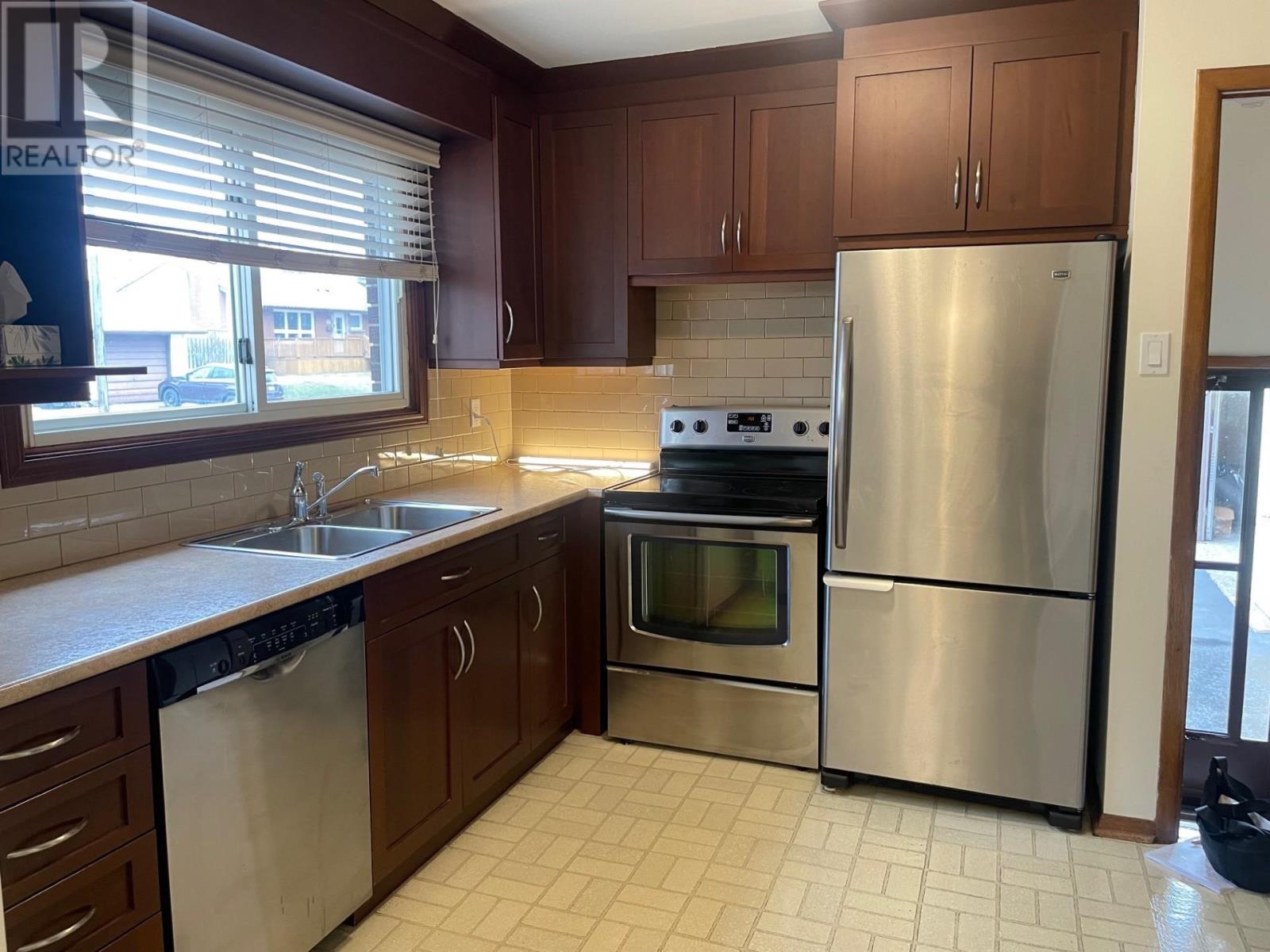 453 Amethyst CRES, Thunder Bay, Ontario, P7C1T3 — Photo 4