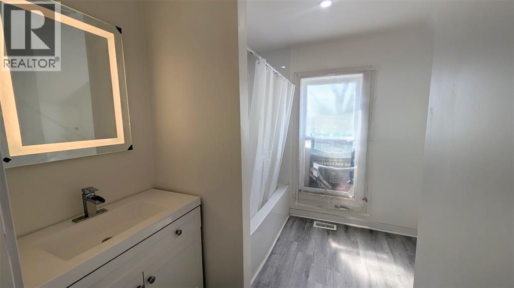 166 ROSS AVENUE, Sarnia, Ontario, N7T1J7 — Photo 12