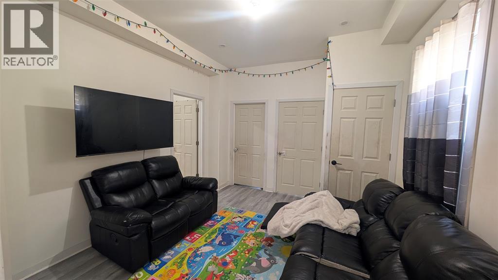 166 ROSS AVENUE, Sarnia, Ontario, N7T1J7 — Photo 2
