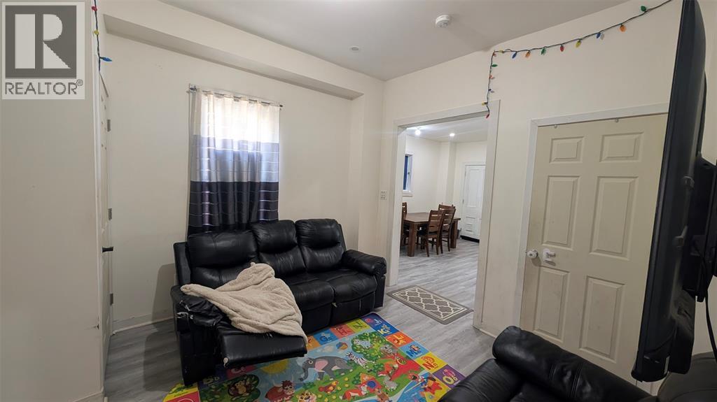166 ROSS AVENUE, Sarnia, Ontario, N7T1J7 — Photo 3