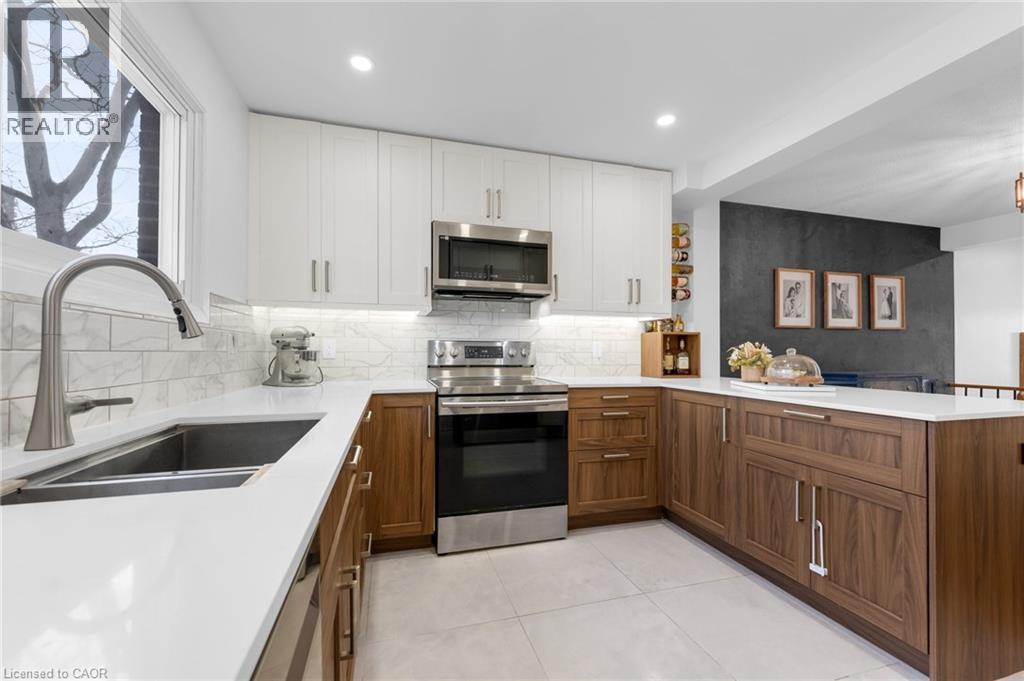 960 WARWICK Court Unit# 15, Burlington, Ontario, L7T4C5 — Photo 14