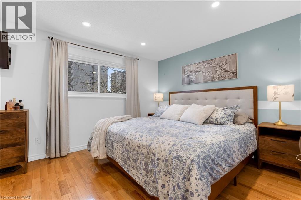 960 WARWICK Court Unit# 15, Burlington, Ontario, L7T4C5 — Photo 21