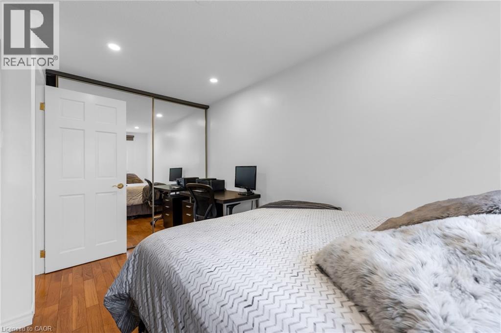 960 WARWICK Court Unit# 15, Burlington, Ontario, L7T4C5 — Photo 24