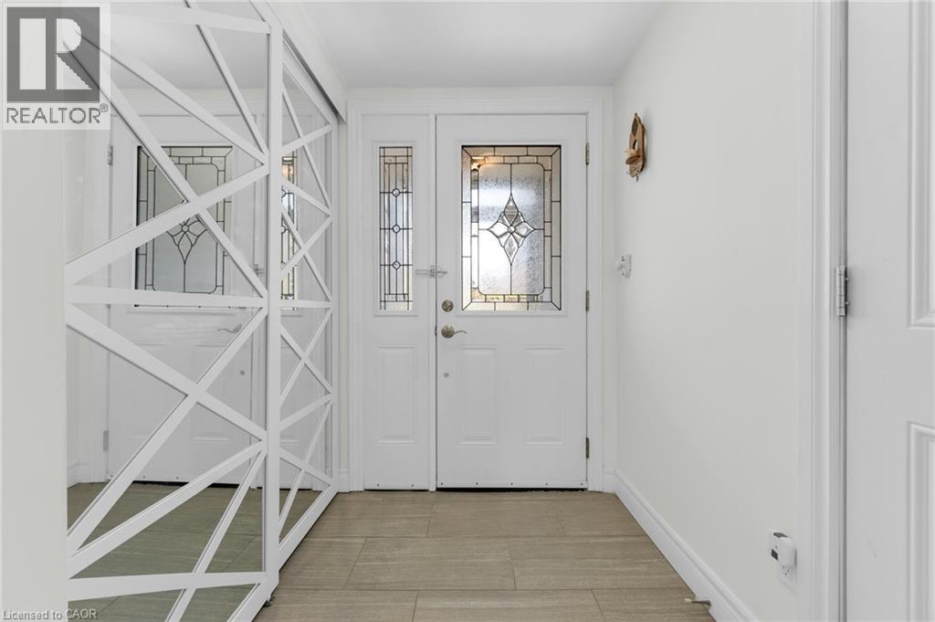 960 WARWICK Court Unit# 15, Burlington, Ontario, L7T4C5 — Photo 5