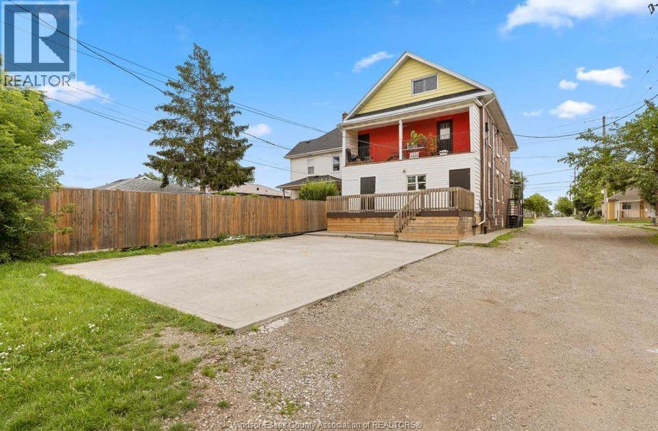 1050 ASSUMPTION, Windsor, Ontario, N9A3C4 — Photo 2