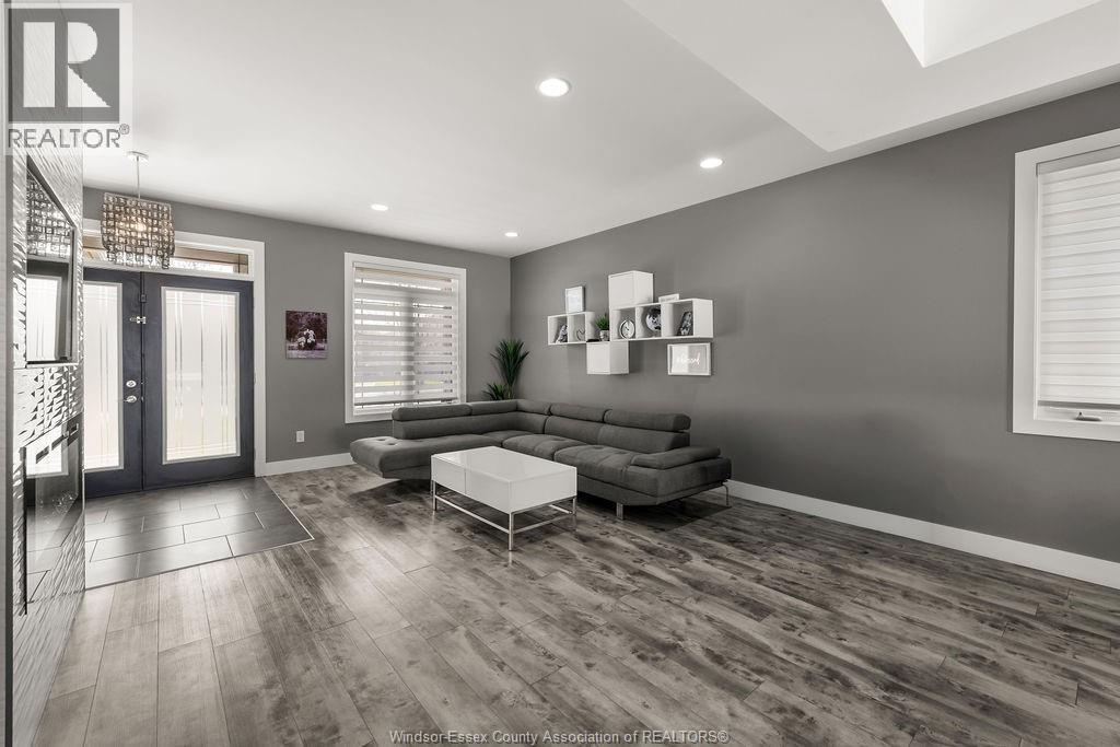 575 INTERNATIONAL, LaSalle, Ontario, N9J0A3 — Photo 4