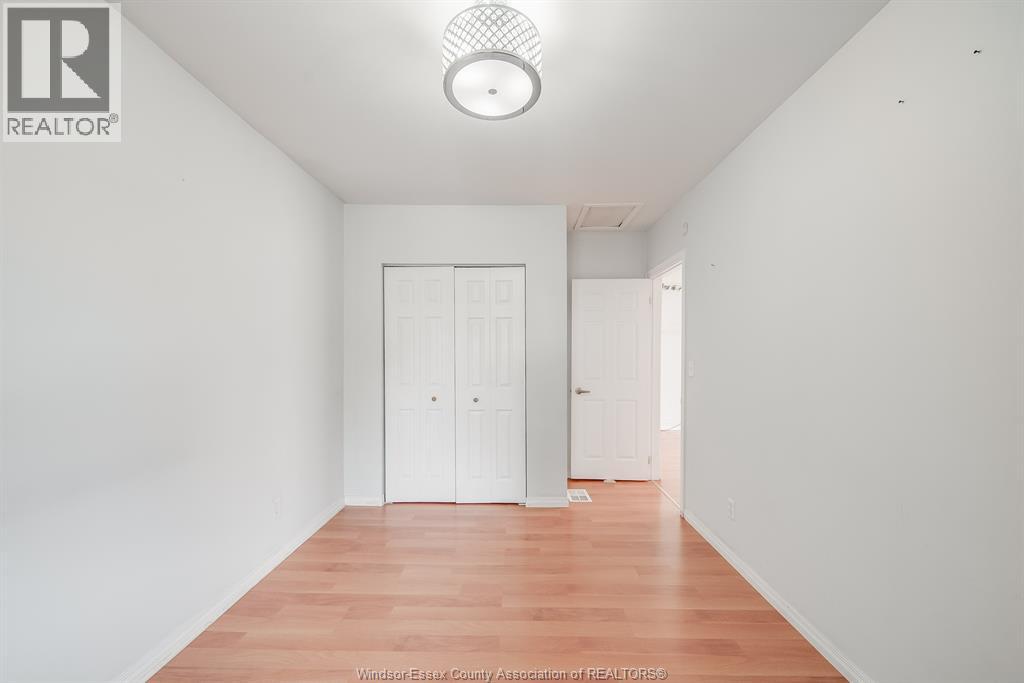 1054 OAK STREET, Windsor, Ontario, N9A5G4 — Photo 15