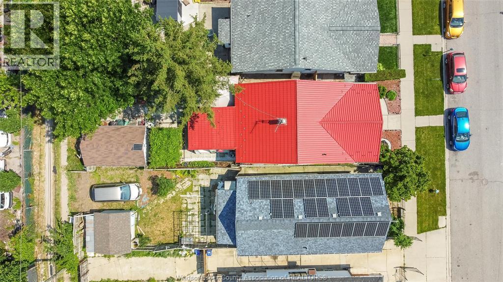 1054 OAK STREET, Windsor, Ontario, N9A5G4 — Photo 2