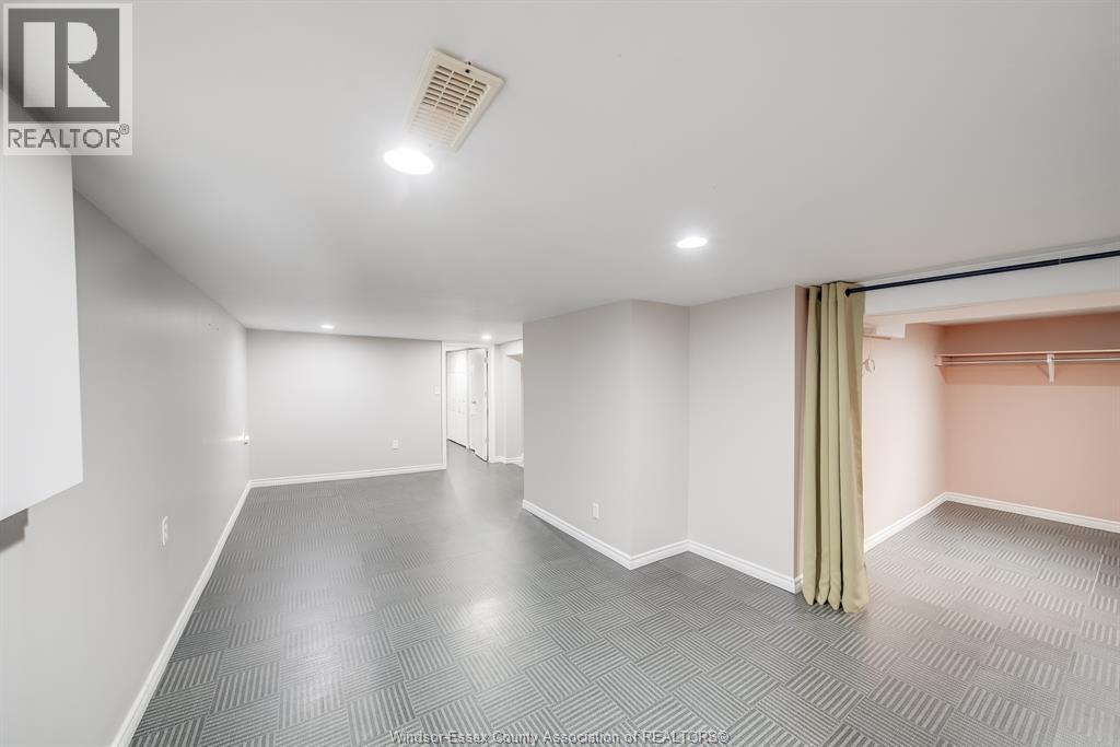 1054 OAK STREET, Windsor, Ontario, N9A5G4 — Photo 20