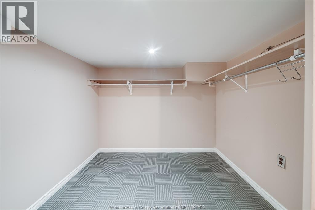 1054 OAK STREET, Windsor, Ontario, N9A5G4 — Photo 22