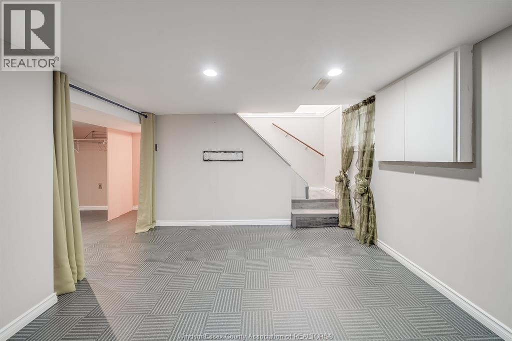 1054 OAK STREET, Windsor, Ontario, N9A5G4 — Photo 24