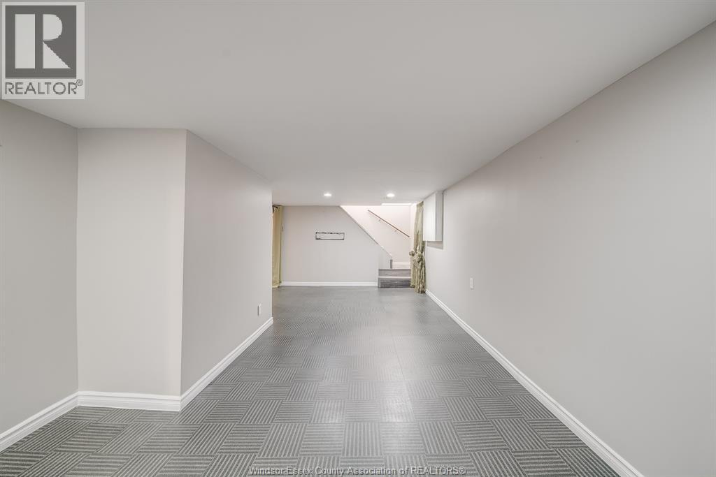 1054 OAK STREET, Windsor, Ontario, N9A5G4 — Photo 25
