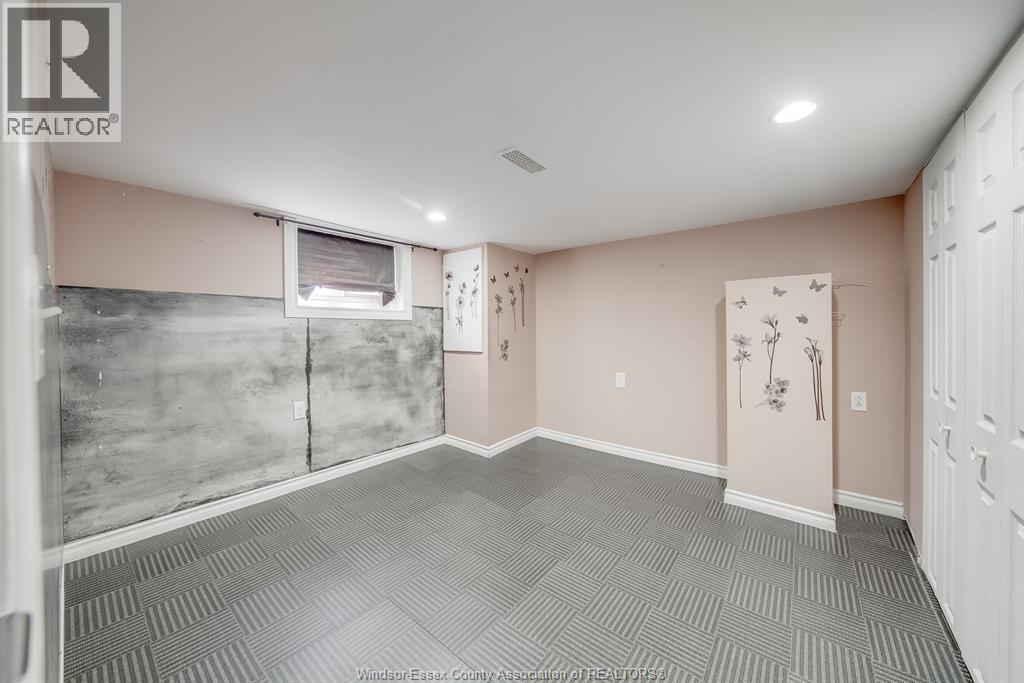 1054 OAK STREET, Windsor, Ontario, N9A5G4 — Photo 26