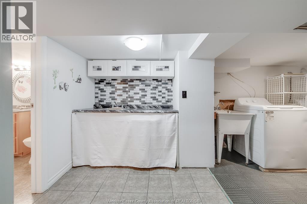 1054 OAK STREET, Windsor, Ontario, N9A5G4 — Photo 27