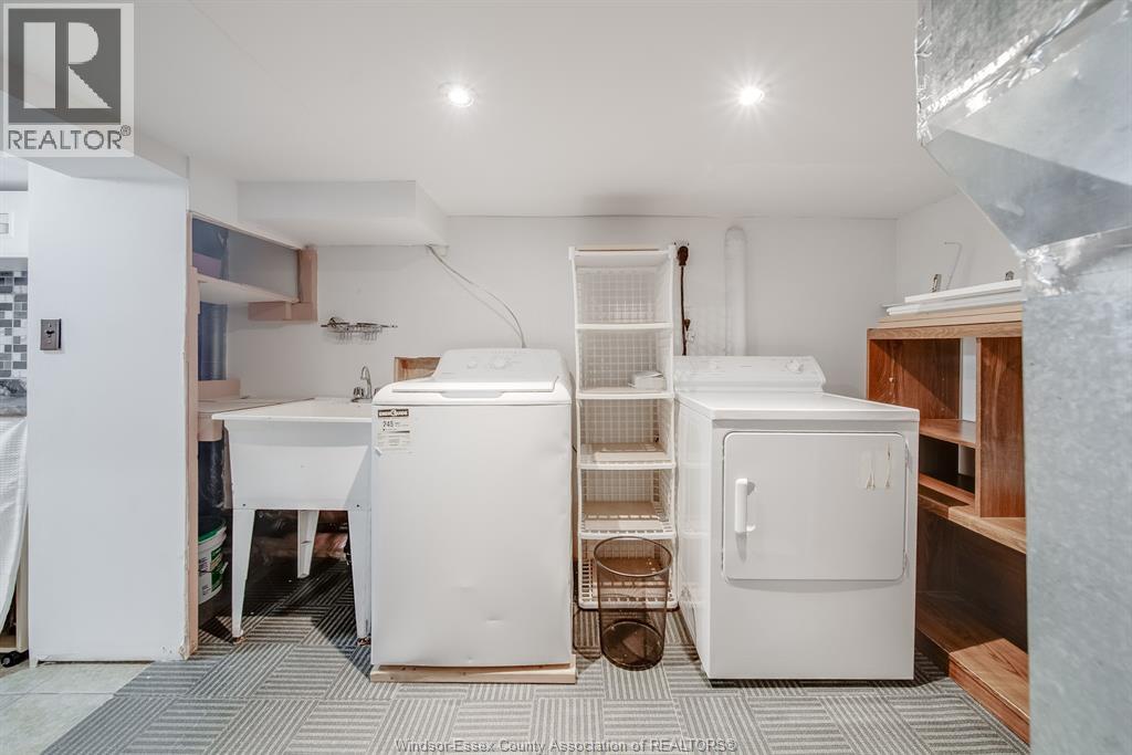 1054 OAK STREET, Windsor, Ontario, N9A5G4 — Photo 30