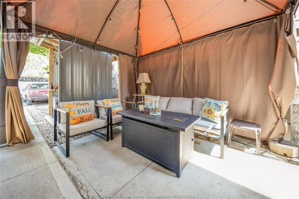 1054 OAK STREET, Windsor, Ontario, N9A5G4 — Photo 32