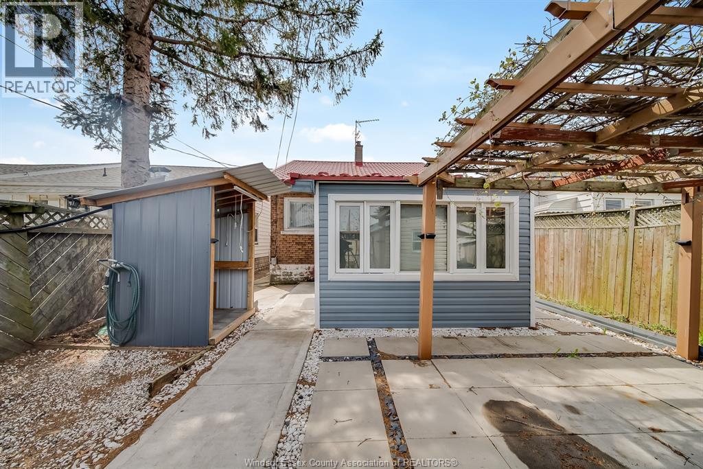 1054 OAK STREET, Windsor, Ontario, N9A5G4 — Photo 36