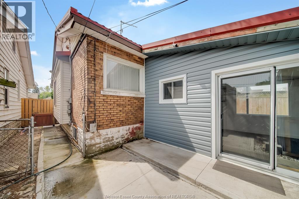 1054 OAK STREET, Windsor, Ontario, N9A5G4 — Photo 37