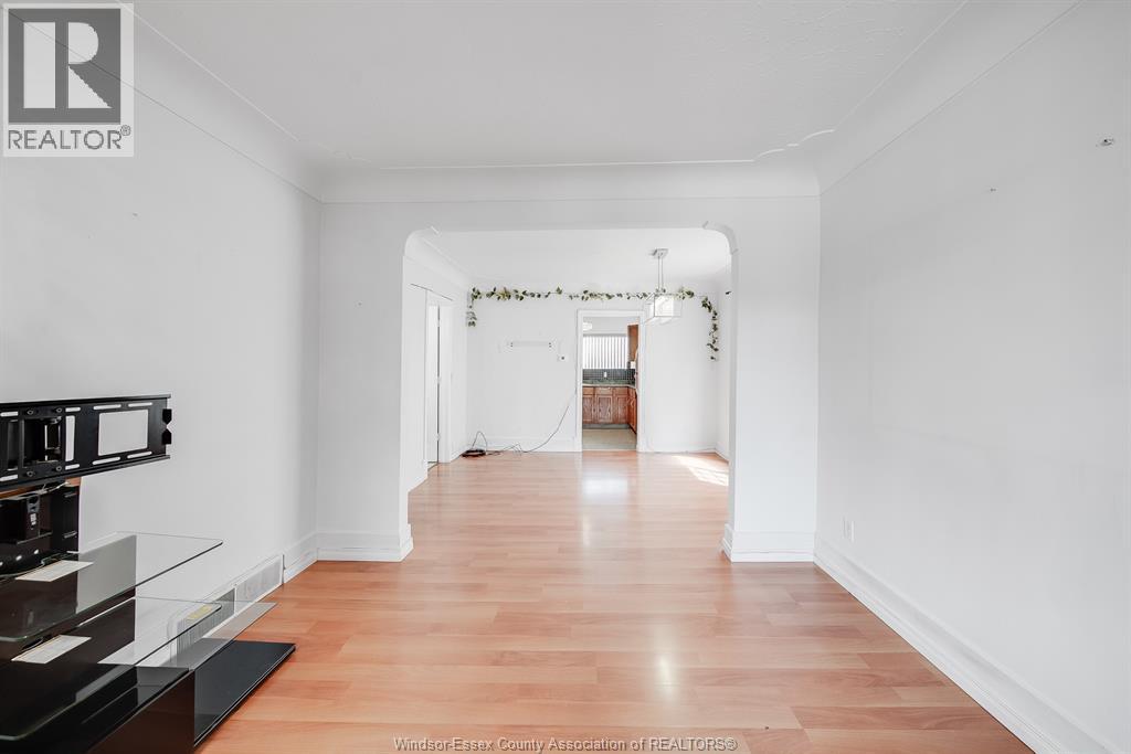 1054 OAK STREET, Windsor, Ontario, N9A5G4 — Photo 4