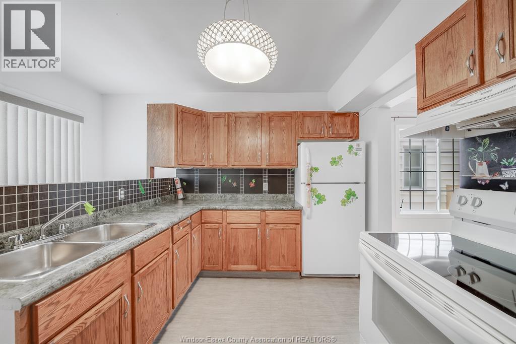 1054 OAK STREET, Windsor, Ontario, N9A5G4 — Photo 9