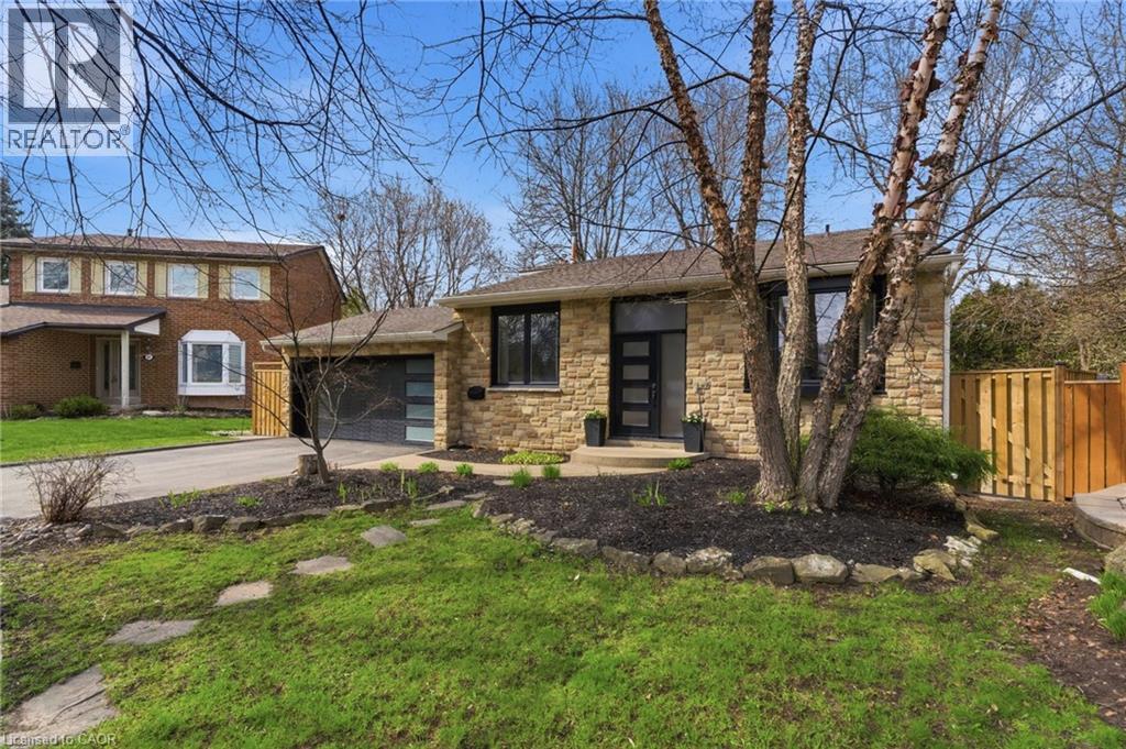 29 MELISSA Crescent, Hamilton, Ontario, L9H7C5 — Photo 3
